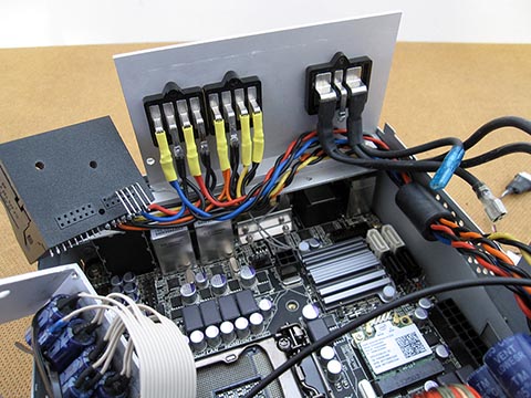 Audio усилитель Crunch GTO 4120. Разъём для подсоединения колонок. Car-PC для Mercedes E Class, W 211, Audio 20.