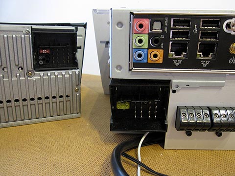 Смонтированная аппаратура и компьютер, вид сзади. Car-PC для Mercedes E Class, W 211, Audio 20.