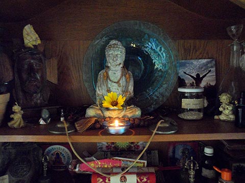 Innenraum des Hauses von István (Istvan Sky). Altar.