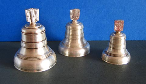 Напольные часы (grandfather clock). Авторская работа Александра Бабеля. Серебряные колокольчики.