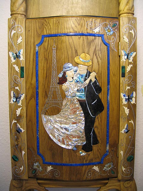 Напольные часы. Авторская работа Александра Бабеля. Инкрустированная нижняя дверца. Танцующая пара по мотивам Ренуара «Танец в Буживале». Эйфелева башня.