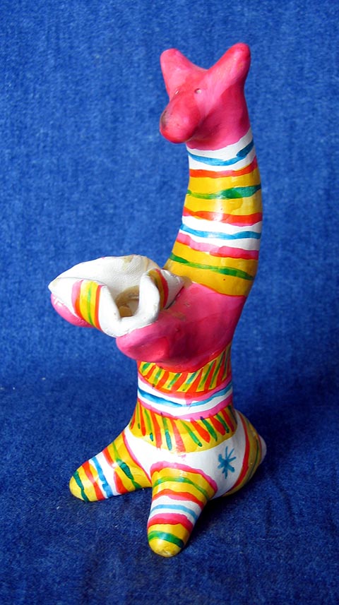 «Медведь». Филимоновская игрушка. 2000 г. Сделана на уроках прикладной композиции в детской художественной школе г. Новомосковска (Россия).