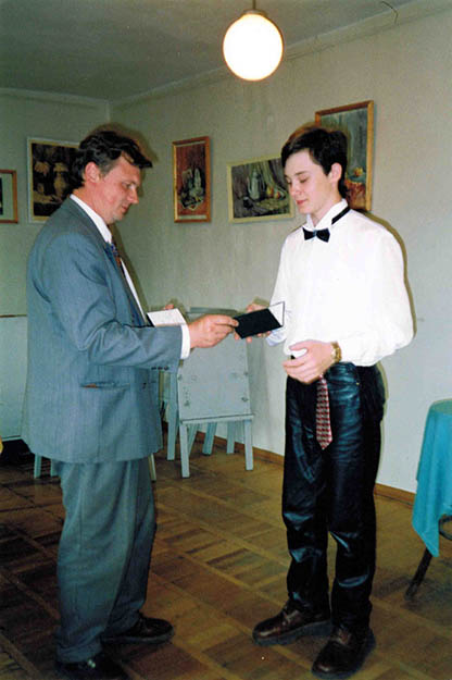 The art school, Pichugin Sergei Nikolaevich hands in a diploma