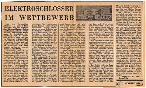 Zeitungsausschnitt aus dem Jahr 1976 über die sowjetische Planwirtschaft und die Brigade von Alexej (Artur) Iossifowitsch.