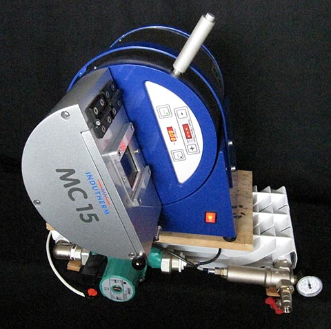 Индукционная печь Indutherm MC15, Walzbachtal (Германия). Литейная камера в повёрнутом положении.