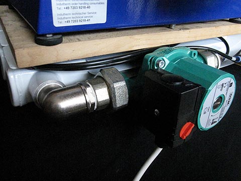 Индукционная печь Indutherm MC15, Walzbachtal (Германия). Насос охлаждающей системы.