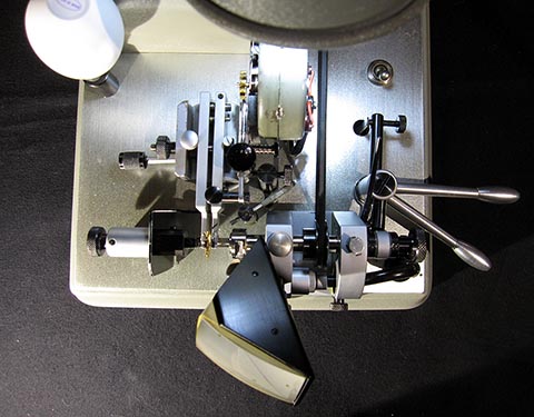 Jean Widmer-Steiner zum Auswuchten einer Schraubenunruh Typ 2, bei dem der Unruhreif zusammen mit der Welle gebohrt werden kann. Draufsicht.