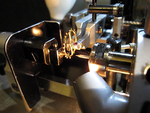 Jean Widmer-Steiner zum Auswuchten einer Schraubenunruh Typ 2, bei dem der Unruhreif zusammen mit der Welle gebohrt werden kann. Spindel mit Bohrer und Unruh.