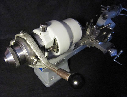 The lathe Schaublin 70, Lever-operated quick-closing for headstocks, Screw-operated carriage