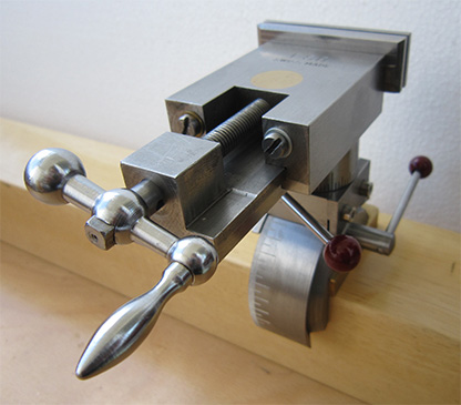 The rotation around the vise axis is all 360°