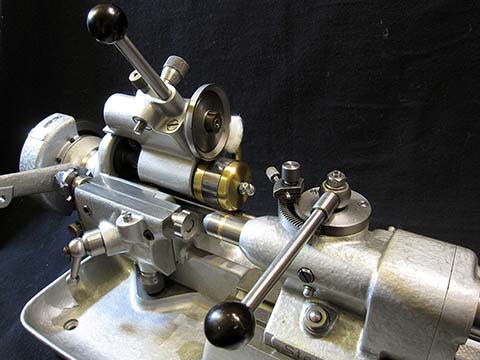 Steinel SR 2 Walzmaschine für Zapfen mit angehobener Spindel.