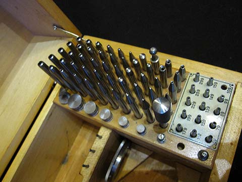 BOLEY, большой выбор пунций скруглённой формы с отверстиями и без.