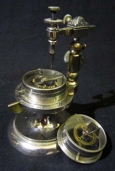 Прибор для нахождения длины спирали баланса Luthy-Hirt. Общий вид.